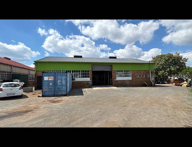 380M² WAREHOUSE TO LET IN JET PARK